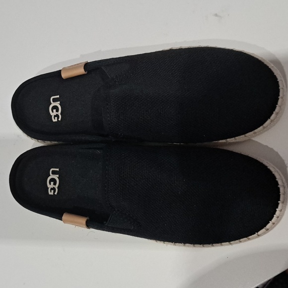 UGG Delu Slip-On - Picture 4 of 7